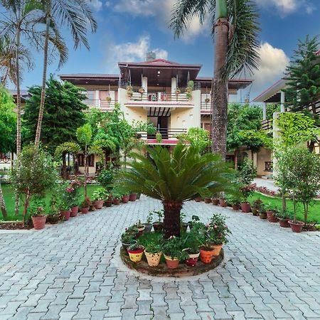 Royal Tiger Luxury Resort 4 Star Sauraha Exterior photo